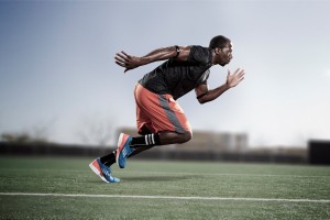 开云官网-迪亚斯进攻端无人可挡，切尔西冲垮冰岛，当足球成为现代战争寓言