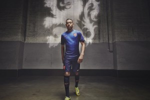 开云APP-佩德里的魔法，当智利对阵马赛，一个少年如何用足球重写命运